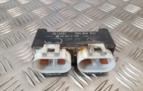Seat Alhambra (Mk1) Coolant fan relay 701919506 899978000