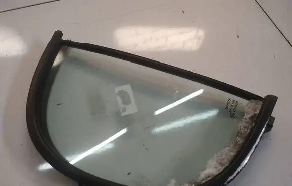 Toyota Yaris Rear vent window glass AS2