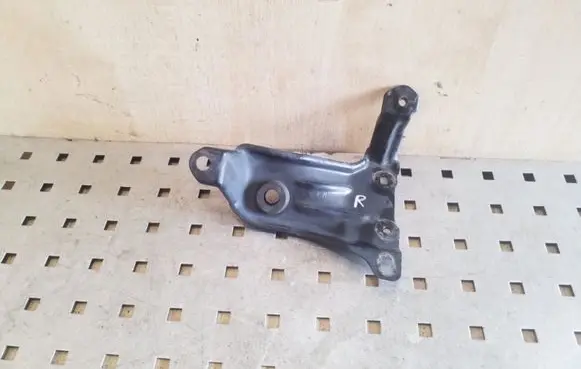 Honda CR-V Radiator mount bracket