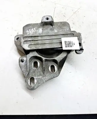 Mercedes-Benz CLA C118 X118 Engine mount bracket A2472403100