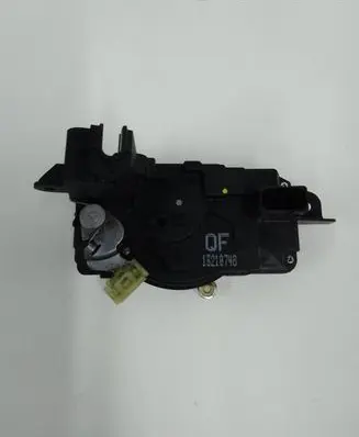 Opel Zafira B Front door lock 13210748