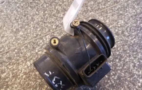 Mazda 323 Mass air flow meter 1974000031