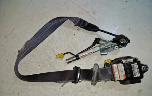Honda CR-V Front seatbelt 60820000A