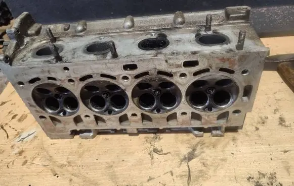 Volkswagen Touran II Engine head 03C103358AB