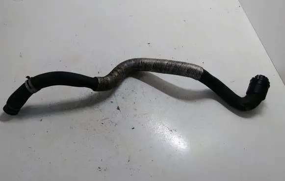 Opel Zafira A Engine coolant pipe/hose 24437333