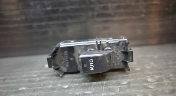 Lexus IS 220D-250-350 Electric window control switch 8403053020