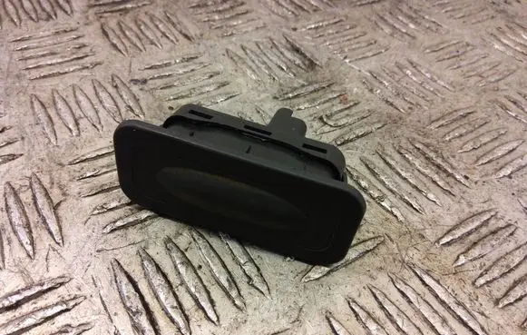 Renault Zoe Tailgate opening switch 8200076256