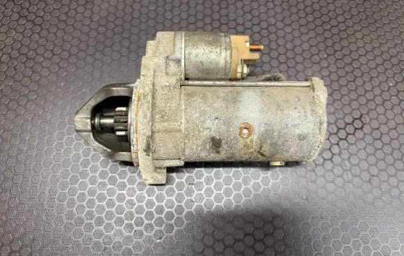 Mercedes-Benz C W203 Starter motor 0051511301 D7R43 0256B