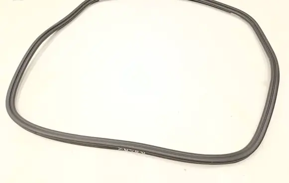 BMW 2 F46 Trunk rubber seal (body) 7474443