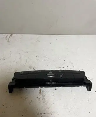 Mercedes-Benz CLS C219 Seat heating switch 2118217751