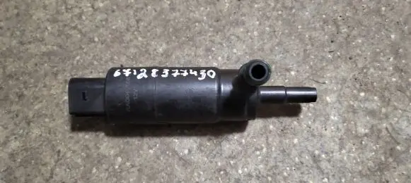 BMW 5 E39 Windscreen/windshield washer pump 67128377430