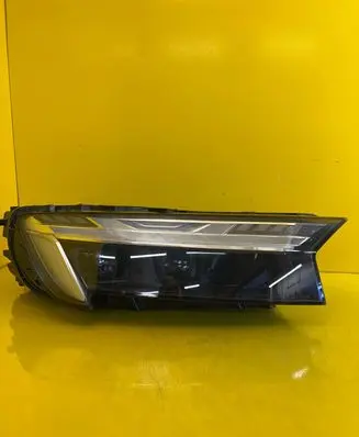 Audi Q7 4M Headlight/headlamp 4M0941086D
