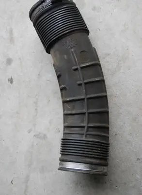 Volvo V70 Air intake hose/pipe 6898050