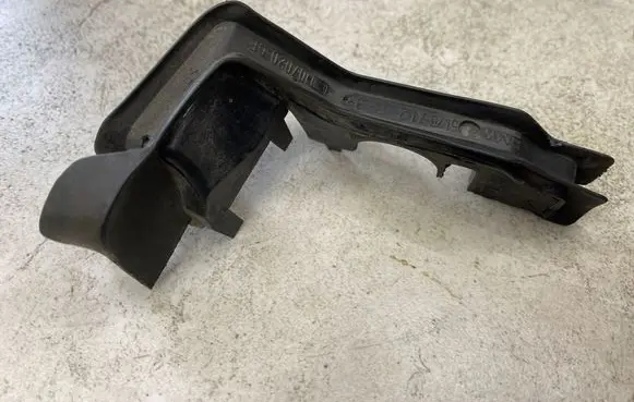BMW 3 E90 E91 Engine compartment rubber 7142050