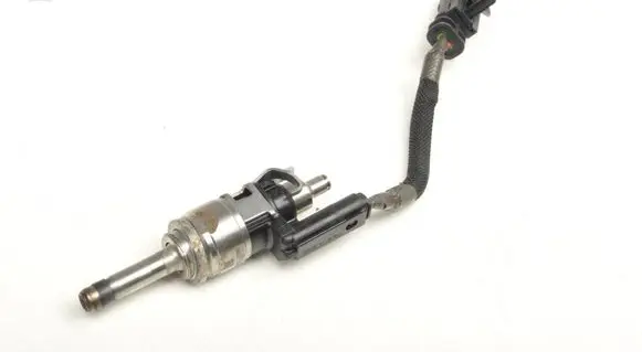Volvo V60 Fuel injector 32140007