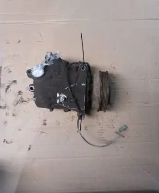 Volkswagen PASSAT B5.5 Air conditioning (A/C) compressor (pump) 8D0260805J