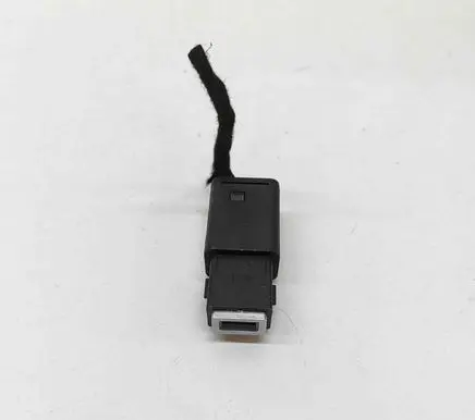 Peugeot 2008 II USB socket connector 9824334377 98217039DX