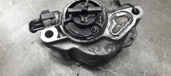Ford Focus Vacuum pump d156-2b