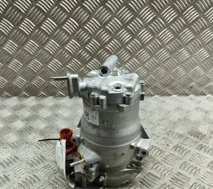 Volvo XC40 Air conditioning (A/C) compressor (pump) 32369666
