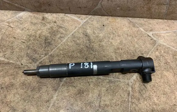 Mercedes-Benz E W212 Fuel injector A6510702887