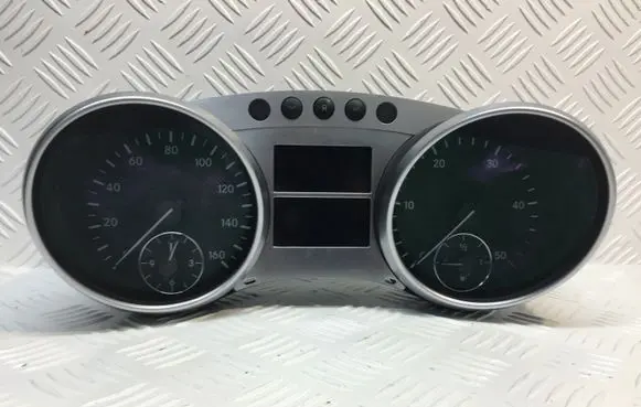 Mercedes-Benz R W251 Speedometer (instrument cluster) A2515402748