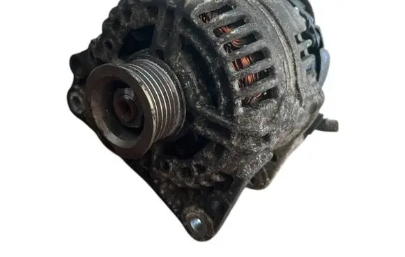 Volkswagen PASSAT B5.5 Generator/alternator 03C903023D 0124325128