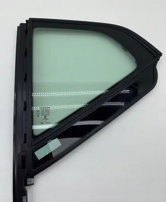 Volvo XC40 Rear side window
