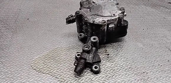 Volkswagen Golf IV Vacuum pump 038145209