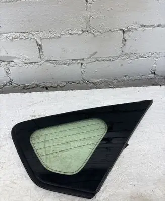 Toyota Prius (XW30) Rear side window
