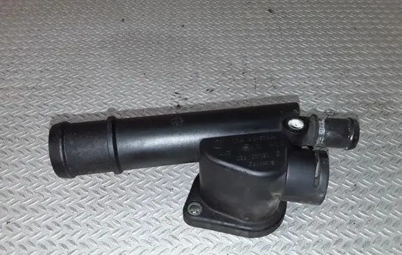 Volkswagen Golf V Engine coolant pipe/hose 038121132