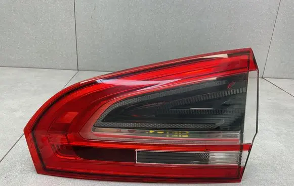 Tailgate rear/tail lights