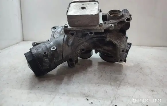 Honda Civic IX Oil filter mounting bracket