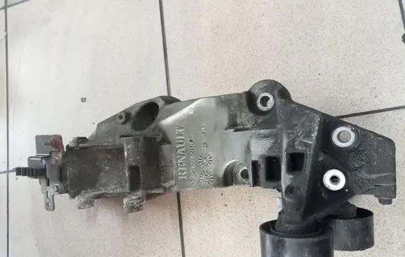 Renault Trafic II (X83) Generator/alternator bracket 8200527320