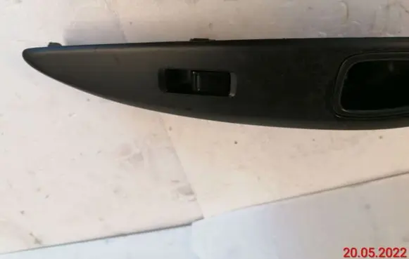 Nissan Primera Electric window control switch 80960av600