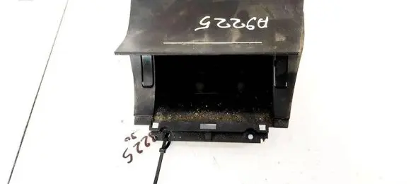 Glove box