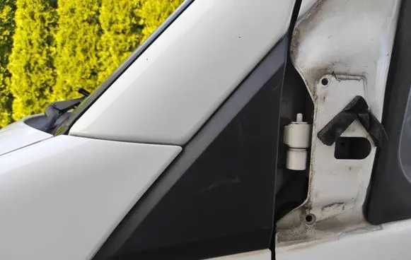 Mercedes-Benz Sprinter W906 Front arch trim 