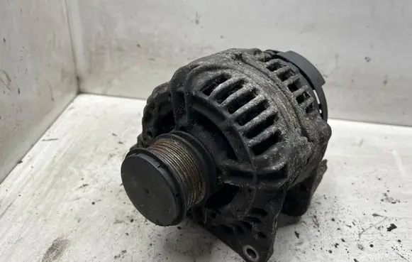 Volkswagen Golf IV Generator/alternator 038903023L