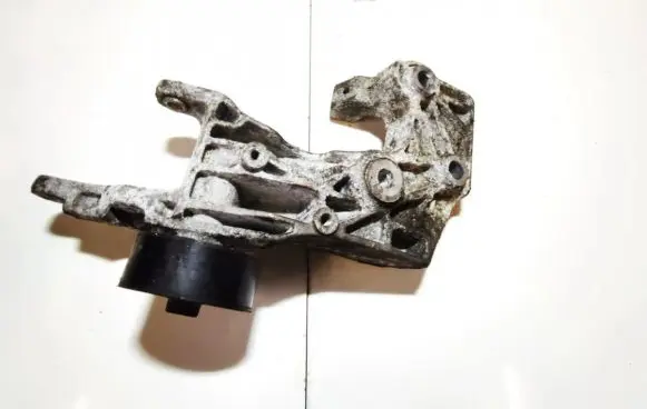 Opel Mokka Engine mounting bracket