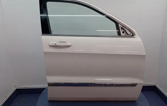 Jeep Grand Cherokee Front door