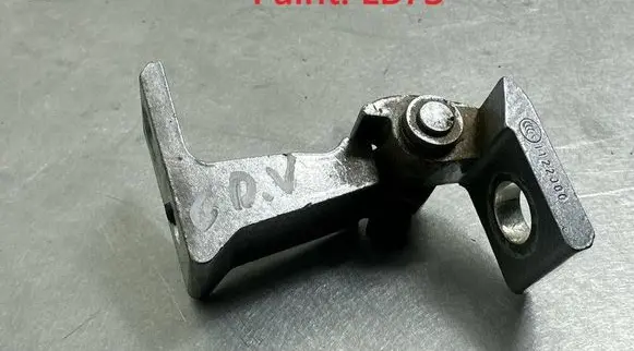 Volkswagen Tiguan Allspace Rear door upper hinge 8V5833404C