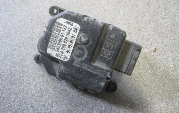 Mercedes-Benz B W245 A/C air flow flap actuator/motor A1698203042