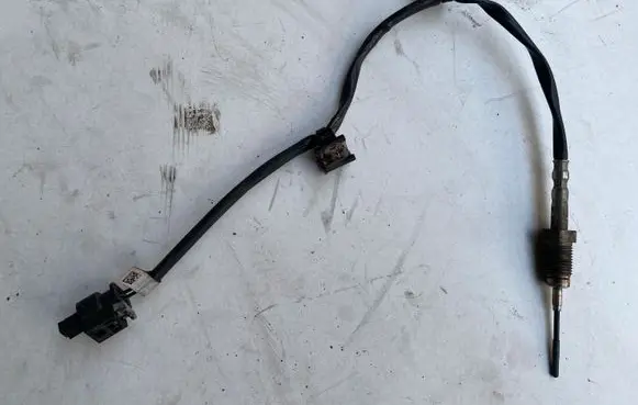 BMW 5 G30 G31 Exhaust gas temperature sensor 7615487