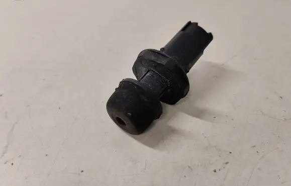 Volvo C30 Radiator mount bracket