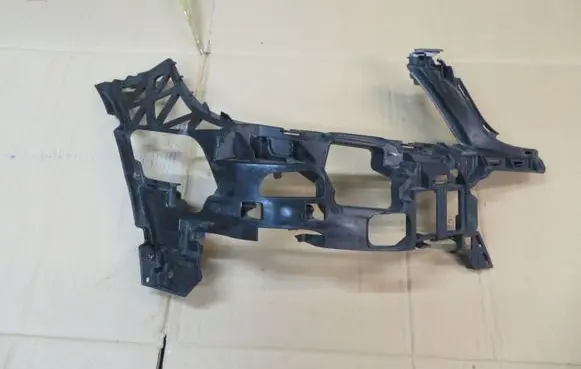 Mercedes-Benz C W204 Front bumper mounting bracket A2048854265