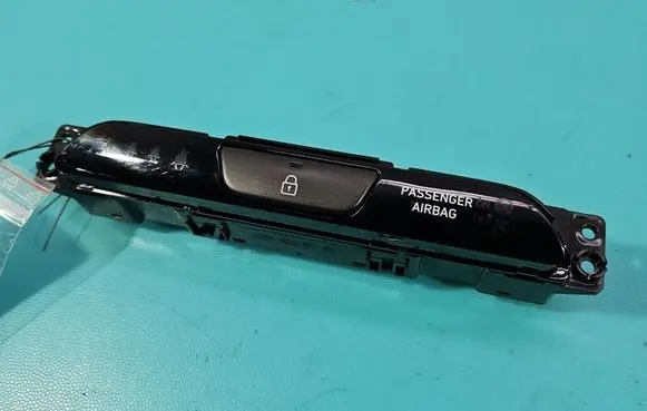 Hyundai i30 Seat control switch 93770G4AA0 IMPRK1549589