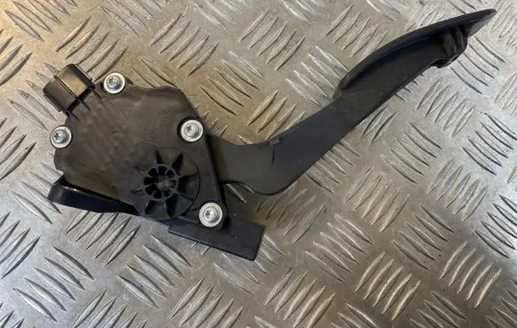 Subaru Impreza III Accelerator throttle pedal 36010AG140 1988007120