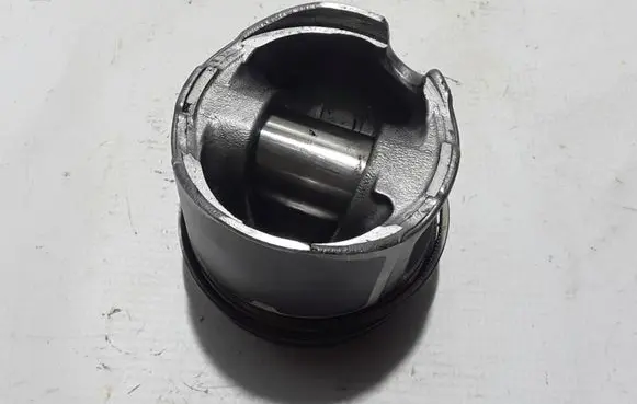 Renault Master II Piston with connecting rod 7701477439