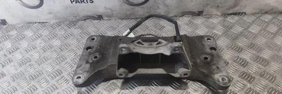 BMW 5 F10 F11 Engine mounting bracket 6858029