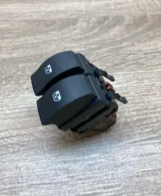 Renault Megane II Electric window control switch 315040A