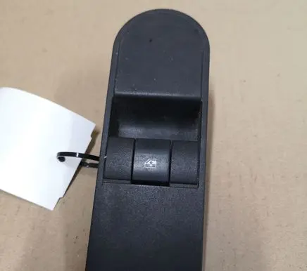 Opel Zafira B Electric window control switch 13197132
